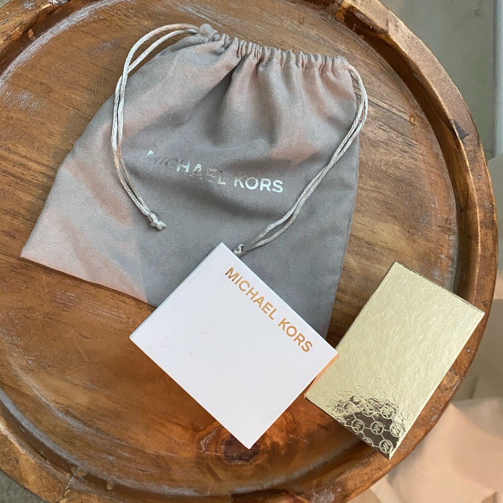 Michael Kors Gift Set - Picture 4 of 6